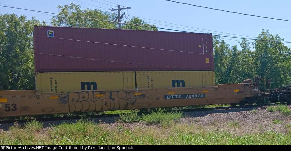 DTTX 724014B and three containers